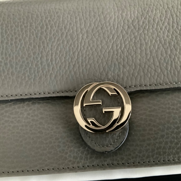 Authentic GUCCI Interlocking GG Calfskin Leather Chain Crossbody wallet inside - Picture 10 of 12